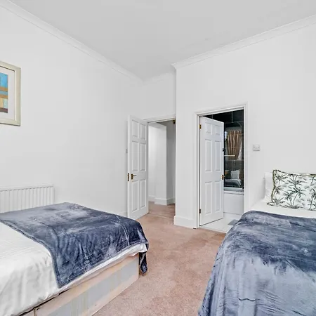 Spacious London Canary Wharf Apartments Near London 02 Arena, Excel Exhibition Centre, With Free Parking & Wifi Exterior photo
