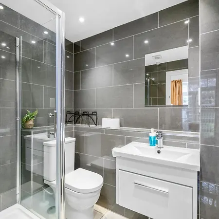 Spacious London Canary Wharf Apartments Near London 02 Arena, Excel Exhibition Centre, With Free Parking & Wifi Exterior photo