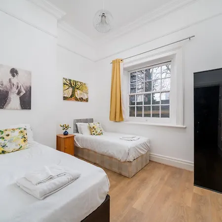 Spacious London Canary Wharf Apartments Near London 02 Arena, Excel Exhibition Centre, With Free Parking & Wifi Exterior photo