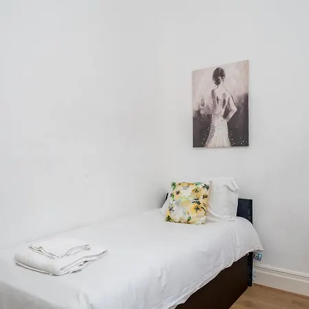 Spacious London Canary Wharf Apartments Near London 02 Arena, Excel Exhibition Centre, With Free Parking & Wifi Exterior photo