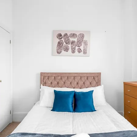 Spacious London Canary Wharf Apartments Near London 02 Arena, Excel Exhibition Centre, With Free Parking & Wifi Exterior photo