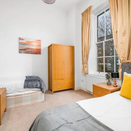 Spacious London Canary Wharf Apartments Near London 02 Arena, Excel Exhibition Centre, With Free Parking & Wifi Exterior photo