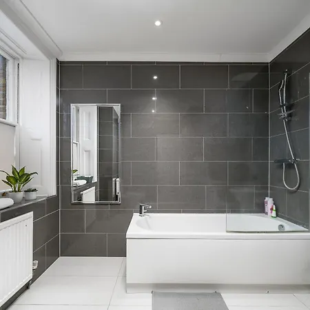 Spacious London Canary Wharf Apartments Near London 02 Arena, Excel Exhibition Centre, With Free Parking & Wifi Exterior photo