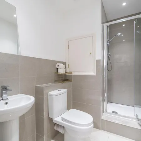 Spacious London Canary Wharf Apartments Near London 02 Arena, Excel Exhibition Centre, With Free Parking & Wifi Exterior photo