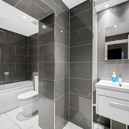 Spacious London Canary Wharf Apartments Near London 02 Arena, Excel Exhibition Centre, With Free Parking & Wifi Exterior photo
