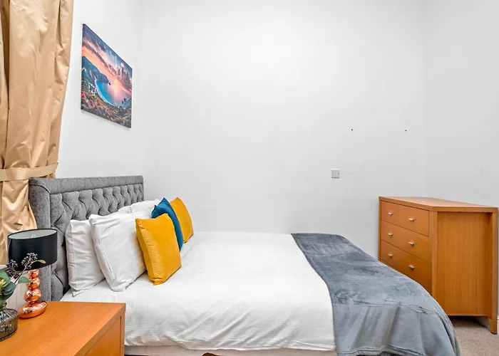 Spacious London Canary Wharf Apartments Near London 02 Arena, Excel Exhibition Centre, With Free Parking & Wifi