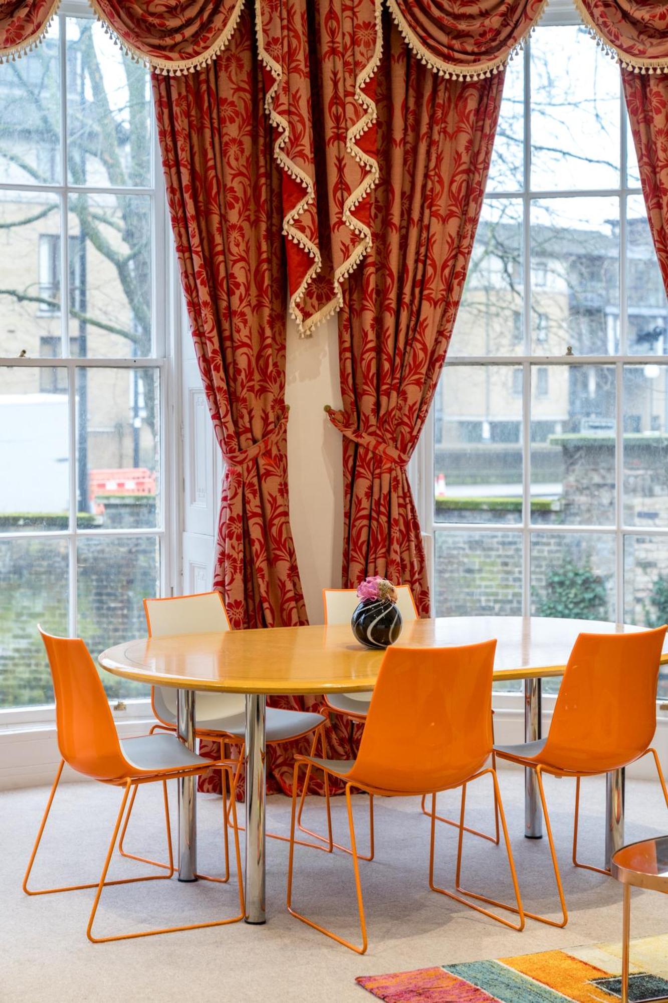 Spacious Canary Wharf Near 02 Arena, Excel Exhibition Centre, With Free Parking & Wifi Apartamento