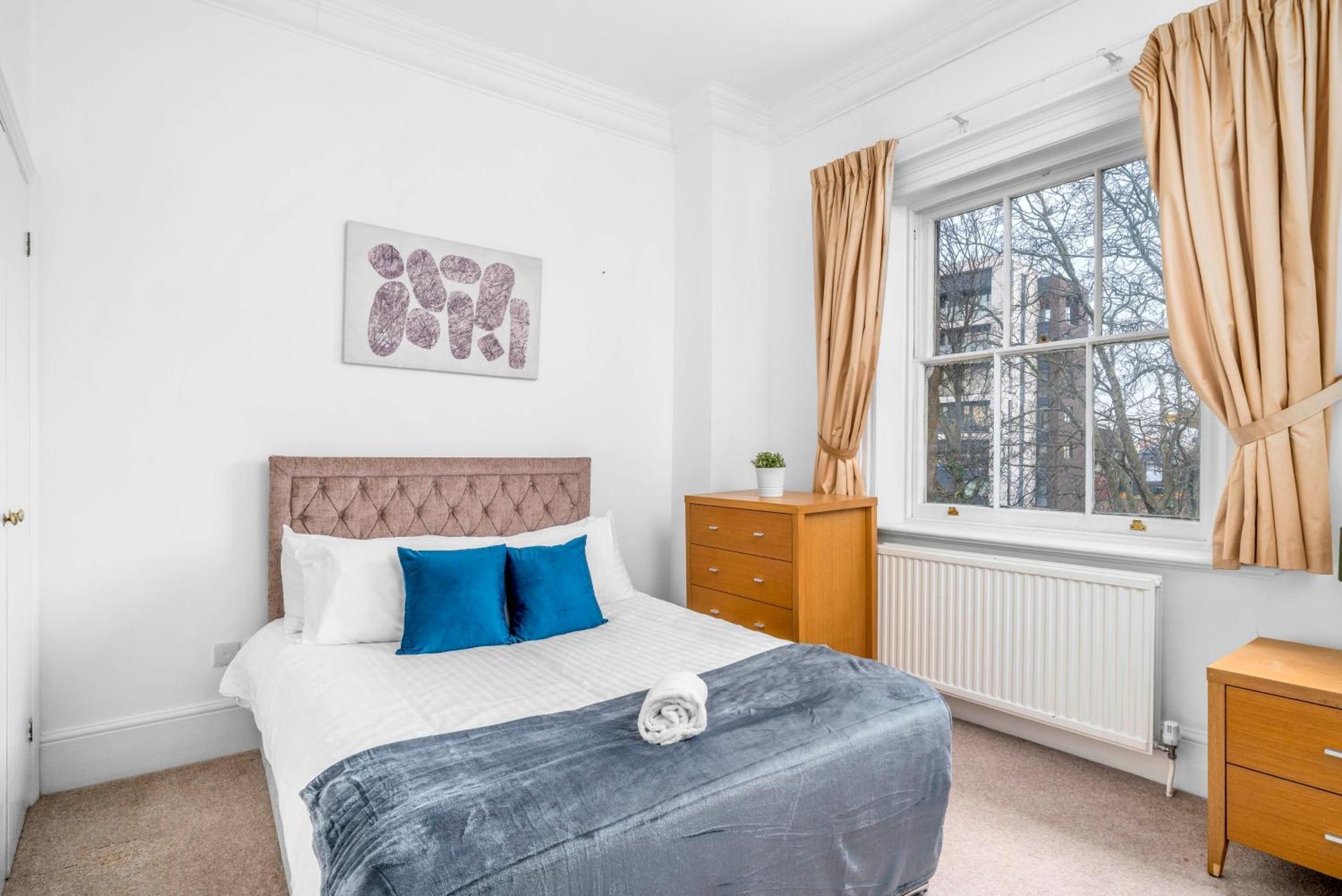 Spacious Canary Wharf Near 02 Arena, Excel Exhibition Centre, With Free Parking & Wifi * Londen